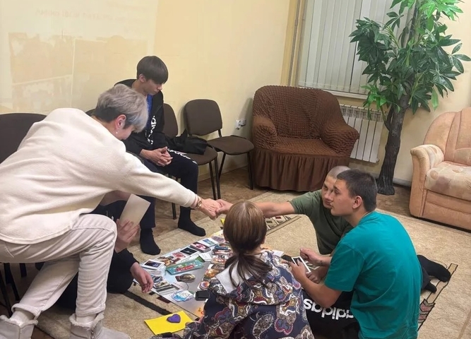 Дружить нельзя конфликтовать-поставим запятую?