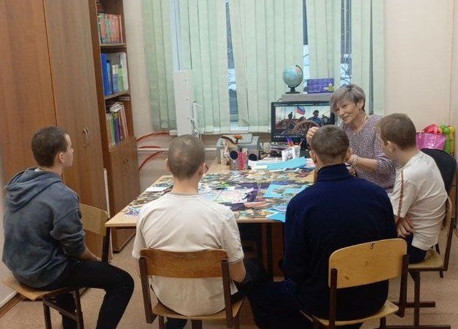 Проведен профилактический кинотренинг с элементами психологической игры "Кризис? Выход есть всегда!"